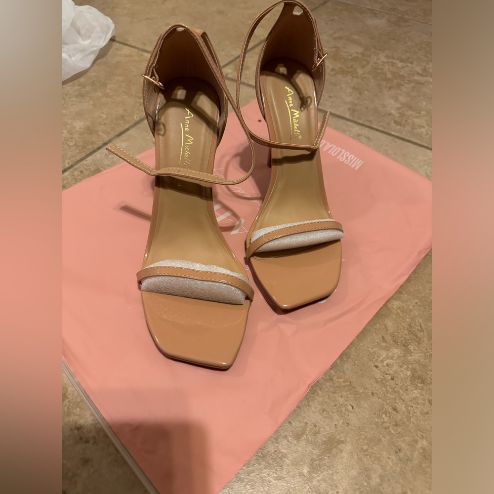 NWOT Miss Lola Dark Nude Patent Heels - Picture 6 of 8